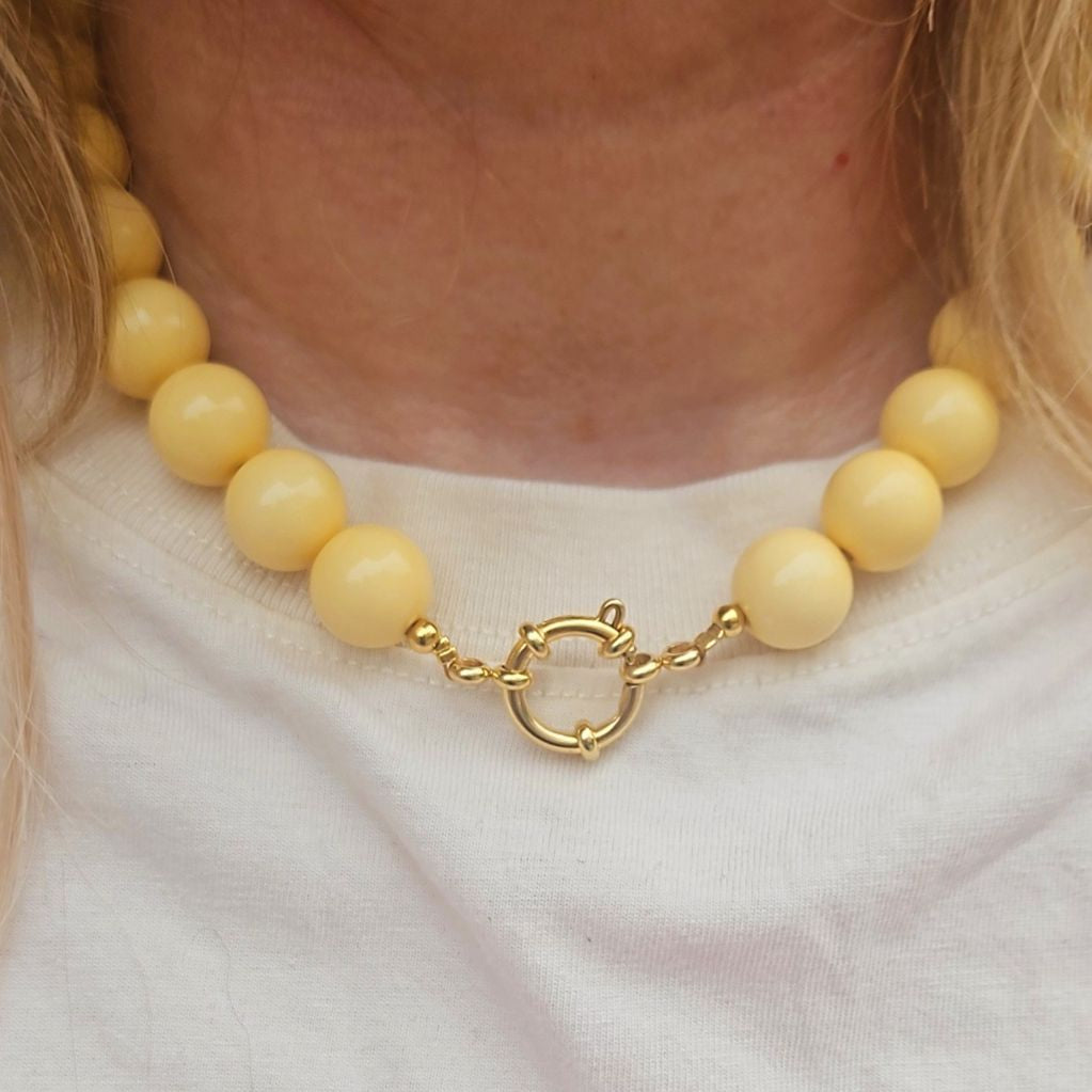 Beaded necklace soft yellow