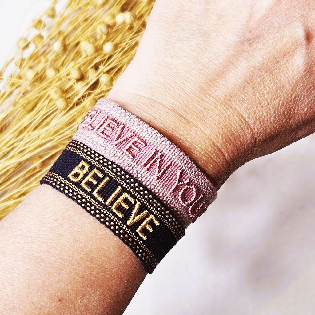 Geweven armband Believe navy