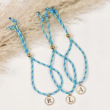 Initiaal armbandje blauw