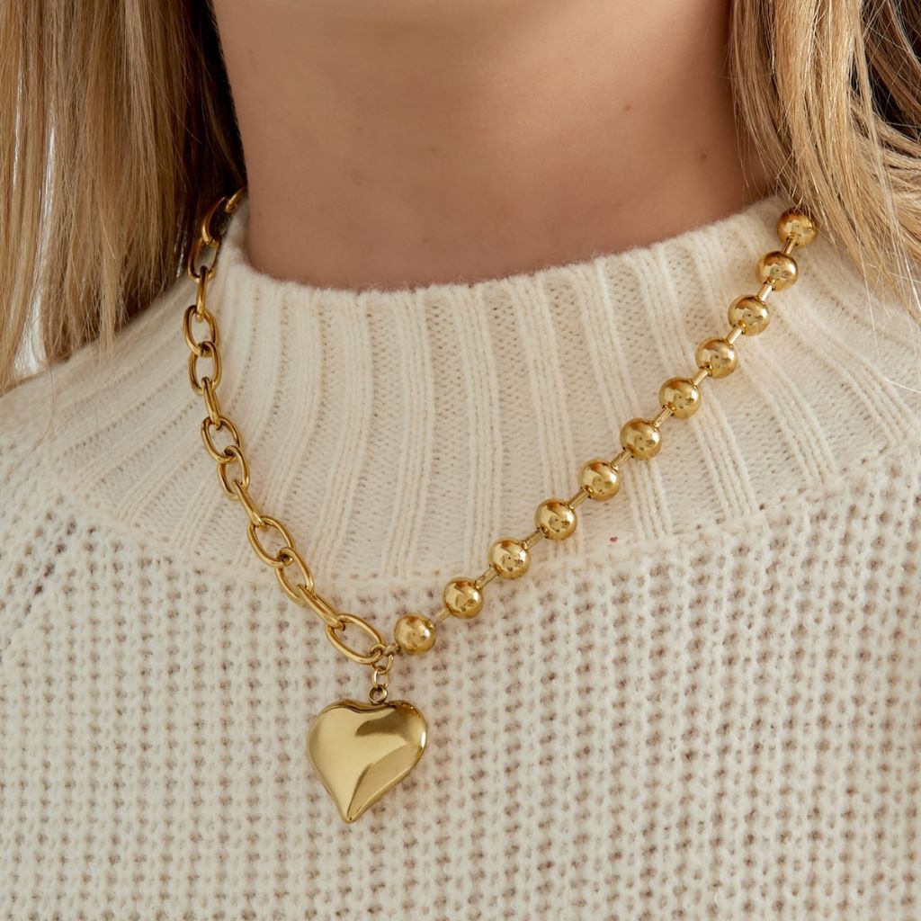 Charm necklace with heart