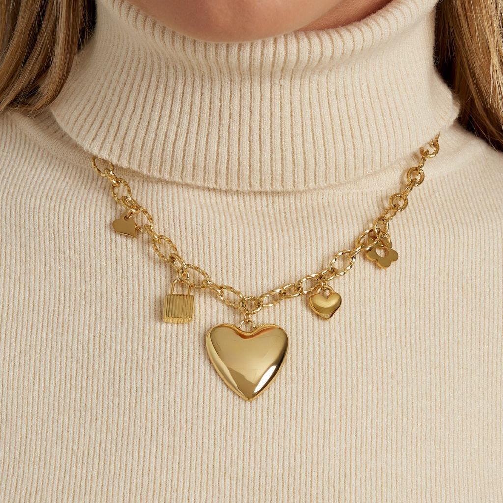 Charm necklace with hearts