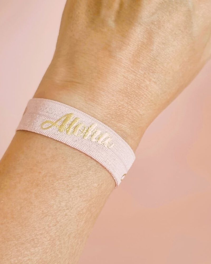 ibiza-elastiekje-haarelastiek-armbandje-roze-aloha-ibiza-boutique