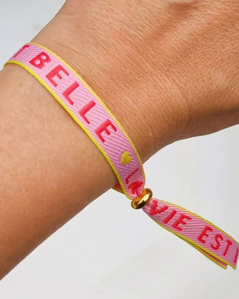 armband-geweven-lint-la-vie-est-belle-roze-geel-festival-armbandje-fashion-sieraden-musthaves-ibiza-boutique