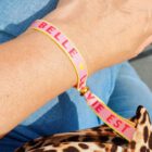 armband-geweven-lint-la-vie-est-belle-roze-geel-festival-armbandje-fashion-sieraden-musthaves-ibiza-boutique