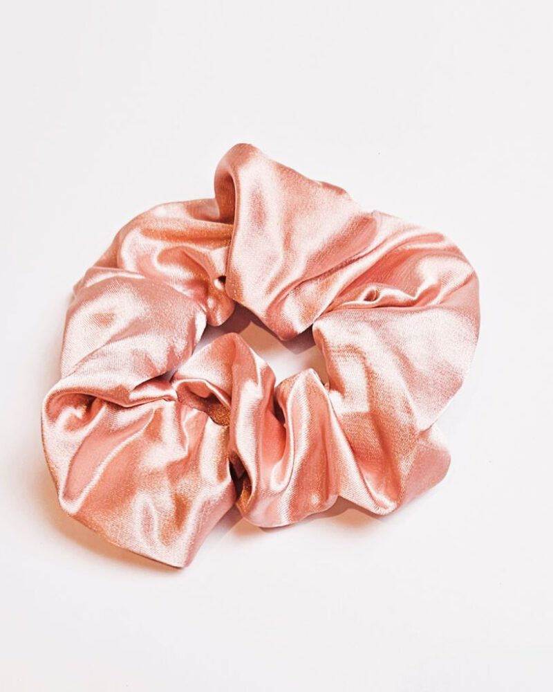 scrunchie-satijn-haarelastiek-roze-haar-fashion-musthaves-ibiza-boutique