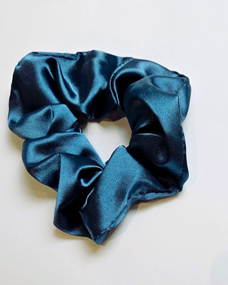 scrunchie-satijn-haarelastiek-turquoise-groen-blauw-aqua-haar-fashion-musthaves-ibiza-boutique