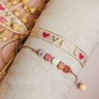 geweven-lint-armbandje-love-roze-ibiza-musthaves