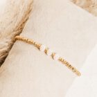 kralenarmband-goud-met-witte-kralen-sparkle-ibiza-vibes