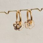 gouden-oorbellen-bloem-hanger-beige