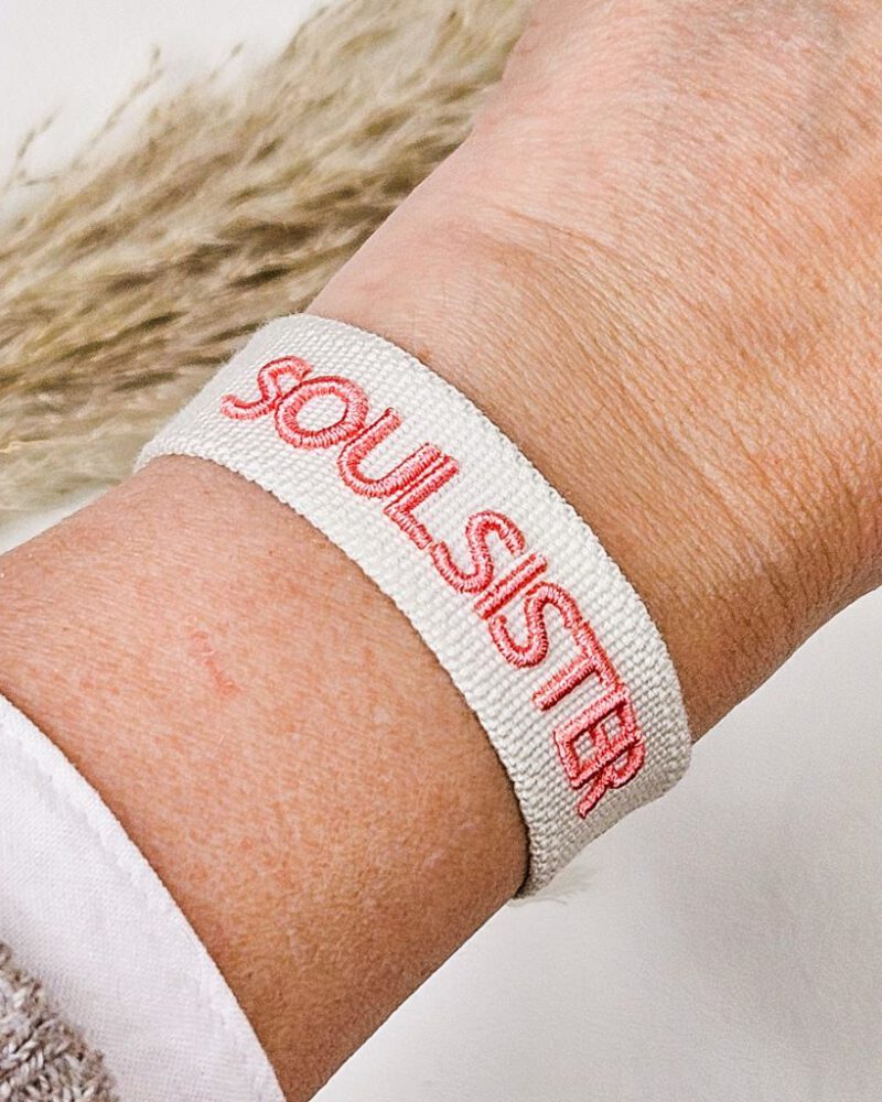 geweven-armband-ecru-roze-soulsister-friends-statement-bracelet