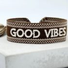 geweven-armband-good-vibes-bruin-statement-bracelet