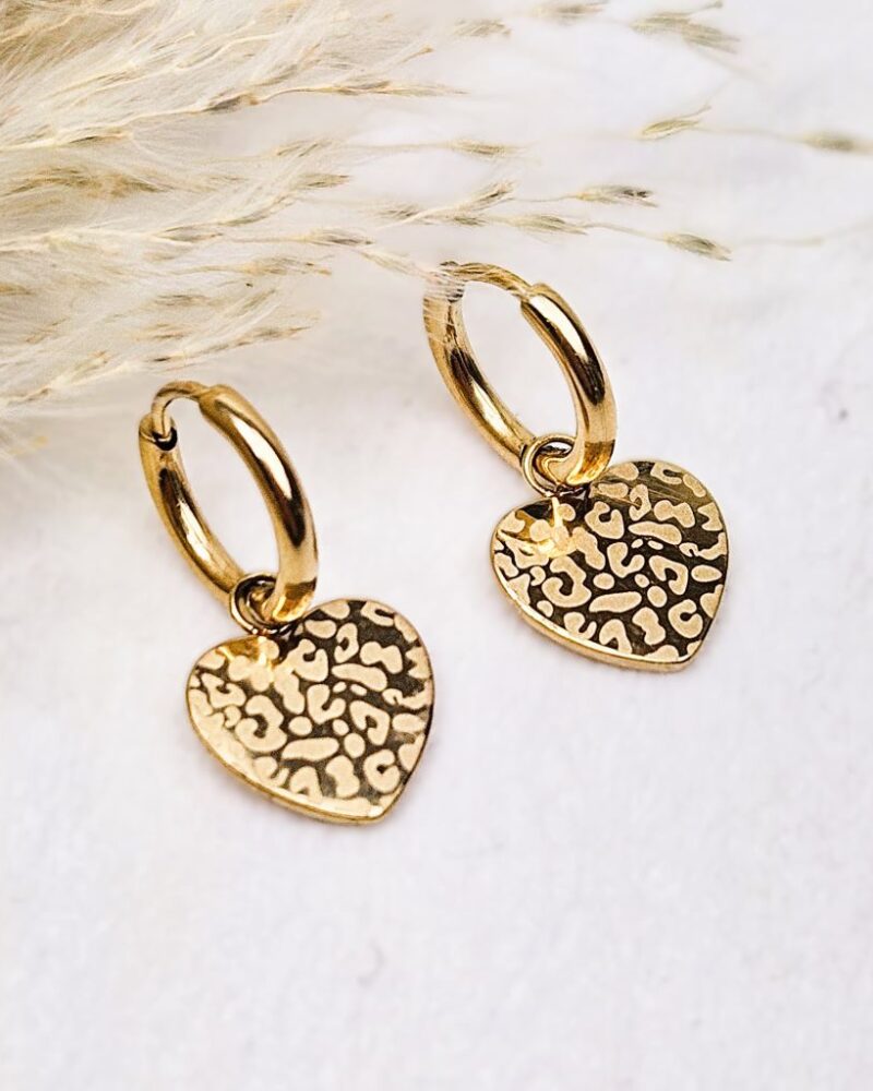 oorbellen-leopard-hartje-goud-oorringen
