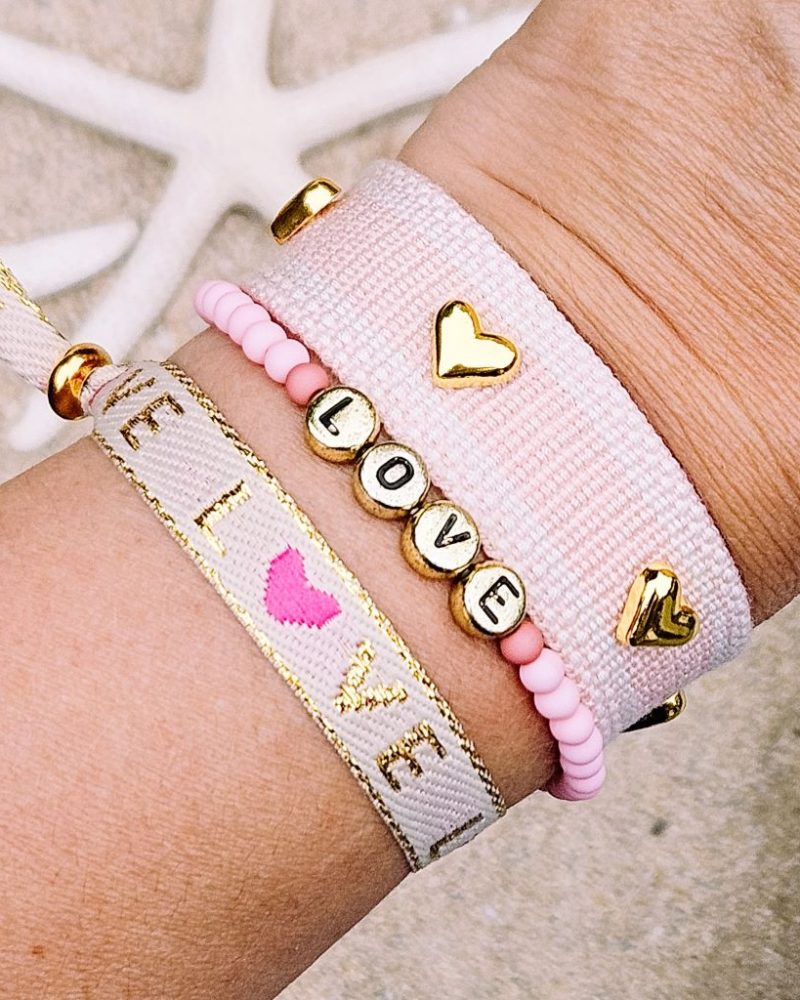 armband-love-roze-met-kralen-goud